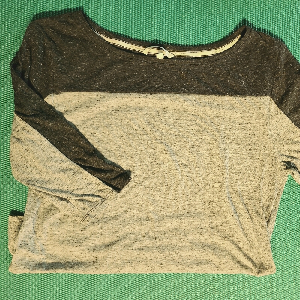 VS 3/4 sleeve tee size xsm